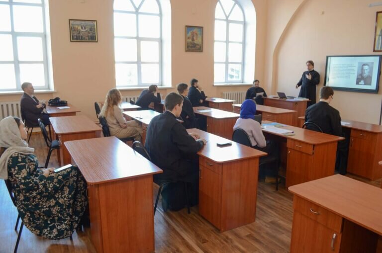    Оренбургская духовная семинария получила право на обучение Марина Шарт