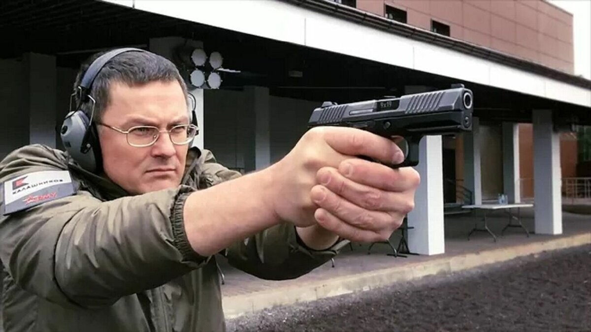     Концерн «Калашников» приступил к серийному производству и выполнению первых контрактных поставок модульного пистолета Лебедева (МПЛ). Первая партия нового образца уже передана для прохождения войсковых испытаний Федеральной службе войск национальной гвардии России.