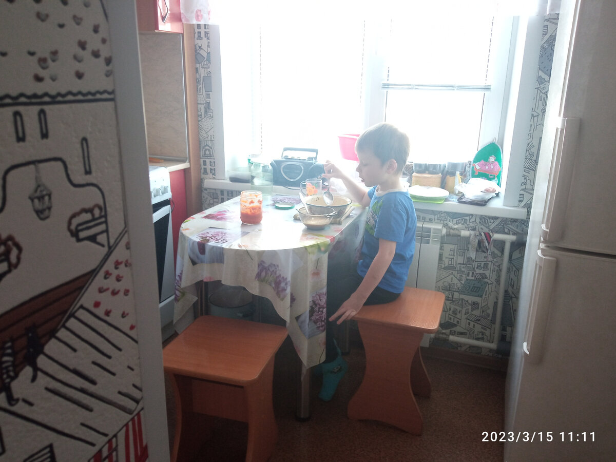 Зачем мои дети ходят к бабушке? В принципе, можно и не писать ничего, по фото понятно