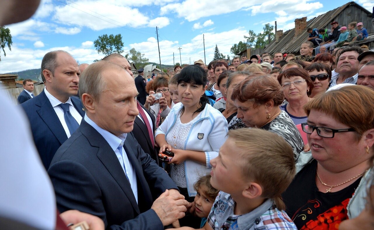 Фото людей с путиным