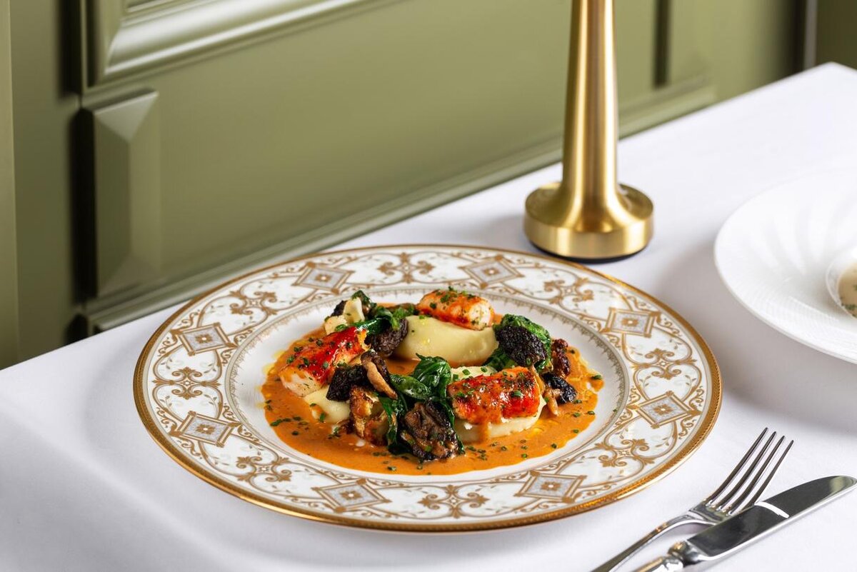    Камчатский краб с картофельным пюре и соусом чаудерпресс-служба