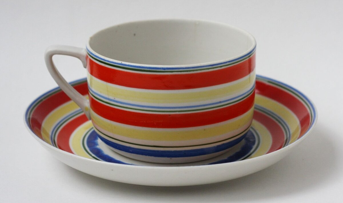 Пётр Леонов (роспись). Форма № 39. Чашка «Халат». 1930-е. Дулёво.. Источник: meshok.net