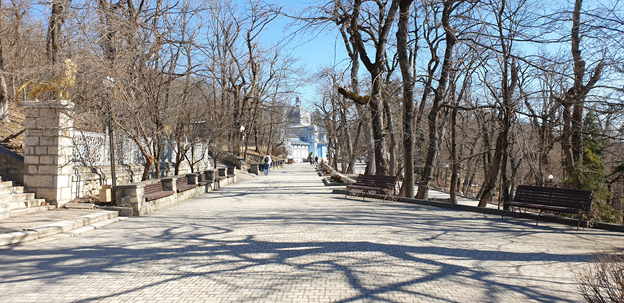 Дорожка к Пушкинской галереи