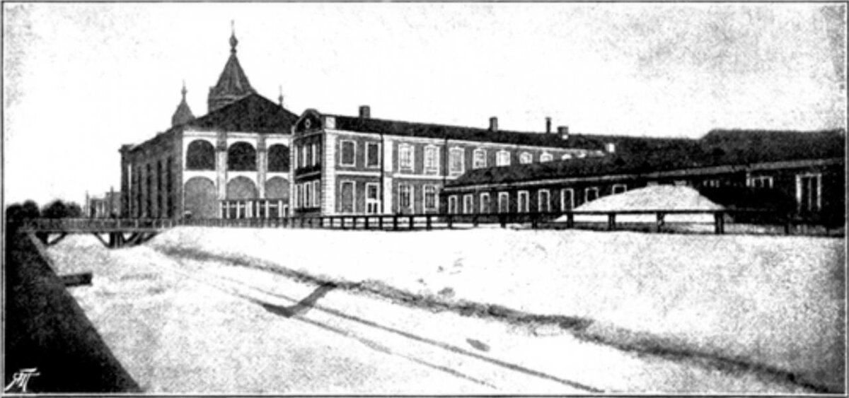 1892. Здание Опытового бассейна (справа) и двухэтажное здание со служебными и подсобными помещениями (в центре). (С фот. сн. А. Н. Насветевича. Соб. ред. "Пет. Жизни")