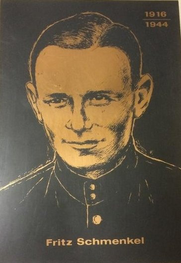 Предмет из фондов ГМОМ. Портрет Ф. Шменкеля - Героя Советского Союза. 1970-е гг. Материал, техника: металл, дерево, ткань. Место создания: Геpмания.