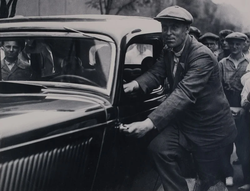 На простого шахтера посыпались небывалые блага от власти