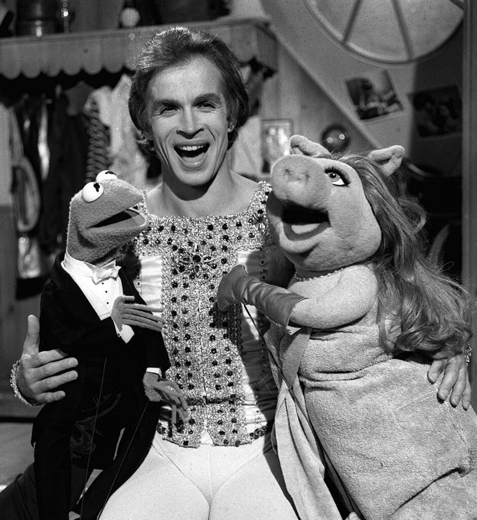 https://www.thevintagenews.com/2022/12/21/kermit-the-frog-muppet-facts/?safari=1