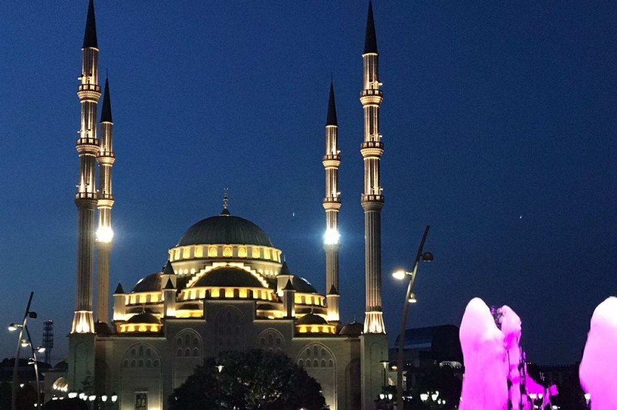    Праздник Ураза-байрам в Чечне начнётся 20 апреля и продлится три дня