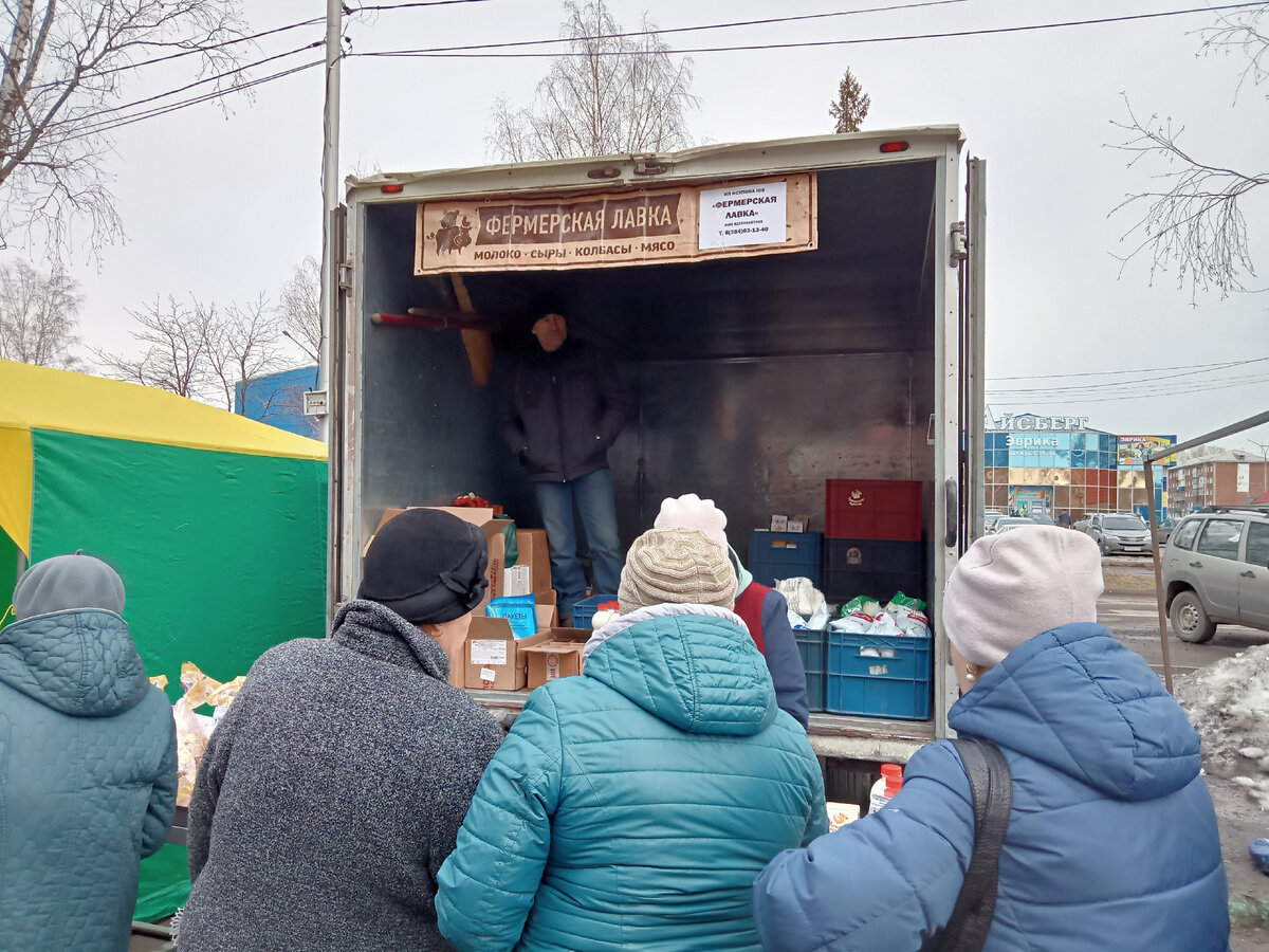 Здесь всегда вкусные молочные продукты. Ценник немалый.