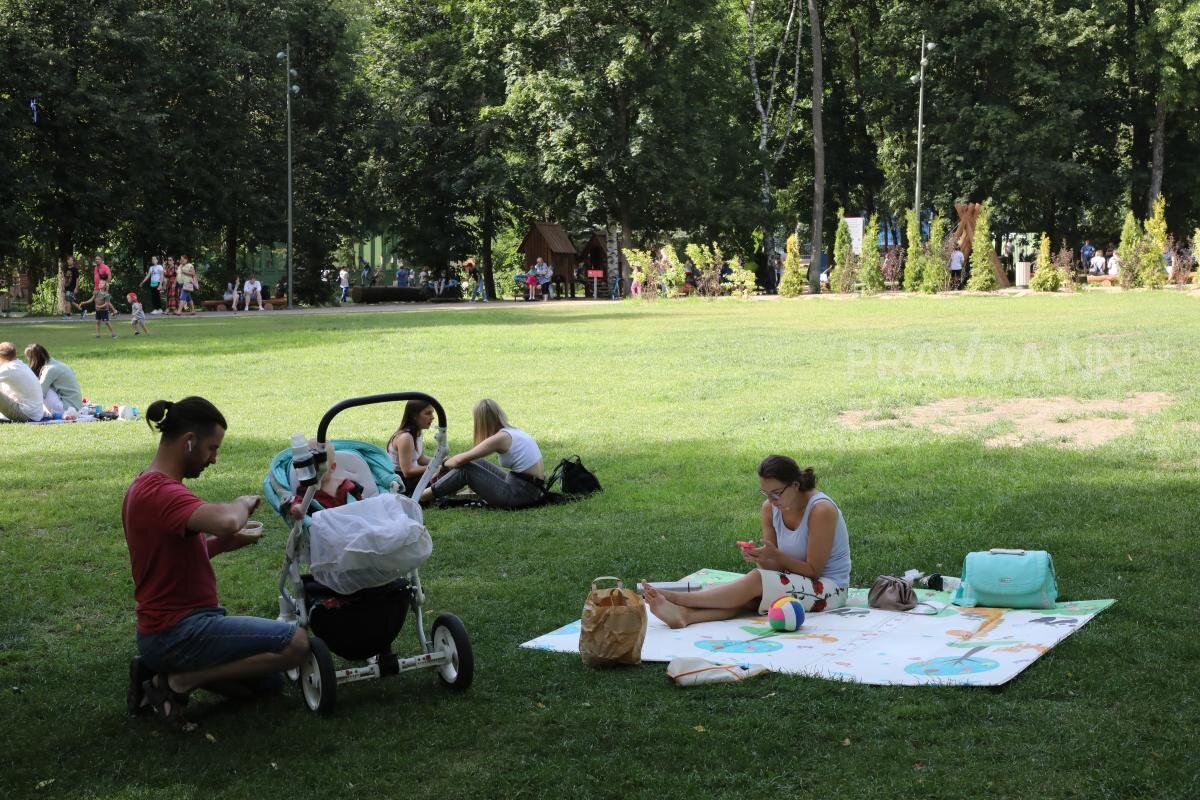    Во время отдыха на природе может потребоваться солнцезащитный крем или спрей Арина Полтанова