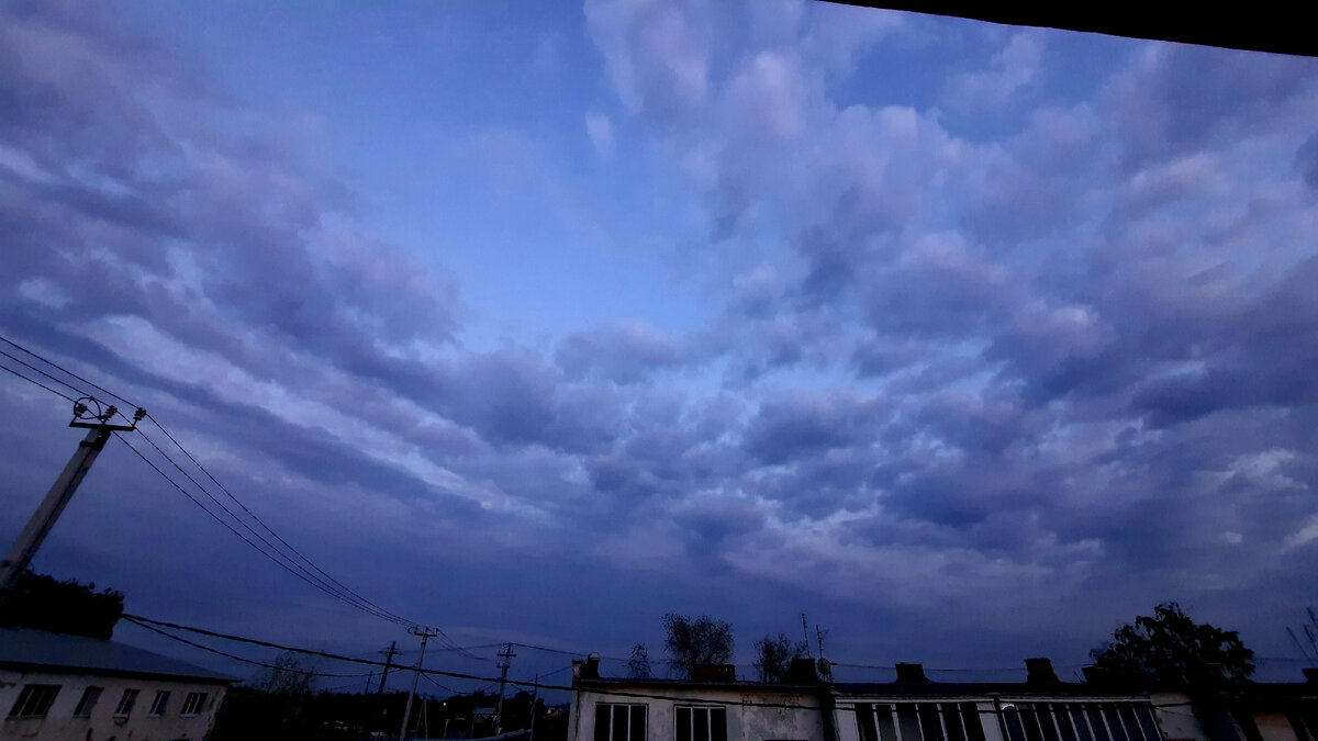 Наше небо недавнее, что-то пасмурно как-то в эти дни, хоть солнце и греет, но ветер ледяной..