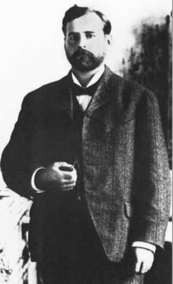 Кларенс Эдмонд Хемингуэй. Как по мне депрессия так и плещется из его глаз. 