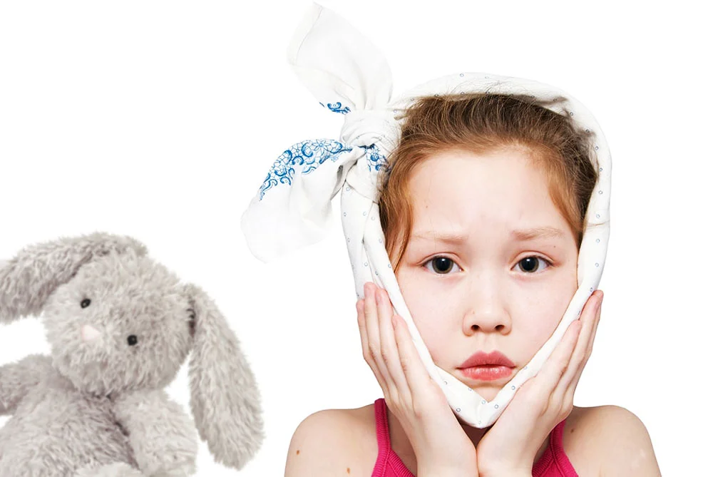 Больные зубы у детей для детей. Зубная боль боль у ребенка. Зубная боль у детей. Ребенку 7 лет болит зуб. Фото с больным зубом.