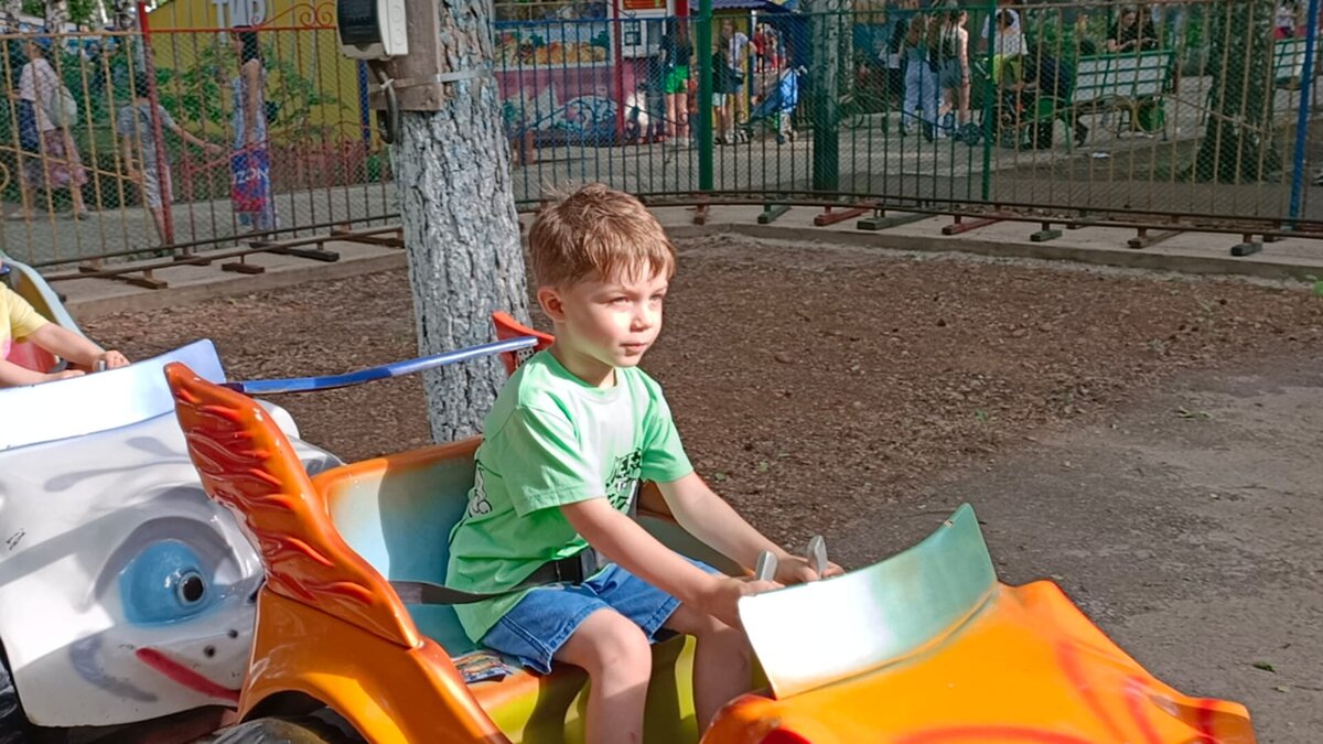 В парке аттракционов 