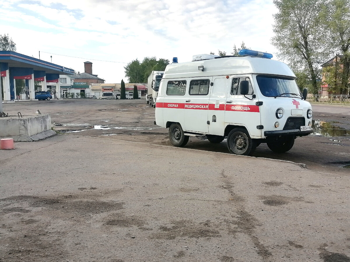 Фото автора, "скорые" в городе Великие Луки... У нас я таких и не видела никогда) 