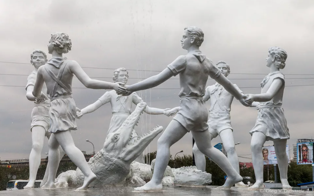 1884–1886. скульптурная группа изображает. памятник зодчие в александровском парке. скульптурная группа мир и изобилие. памятники в екатеринбурге рассказ.