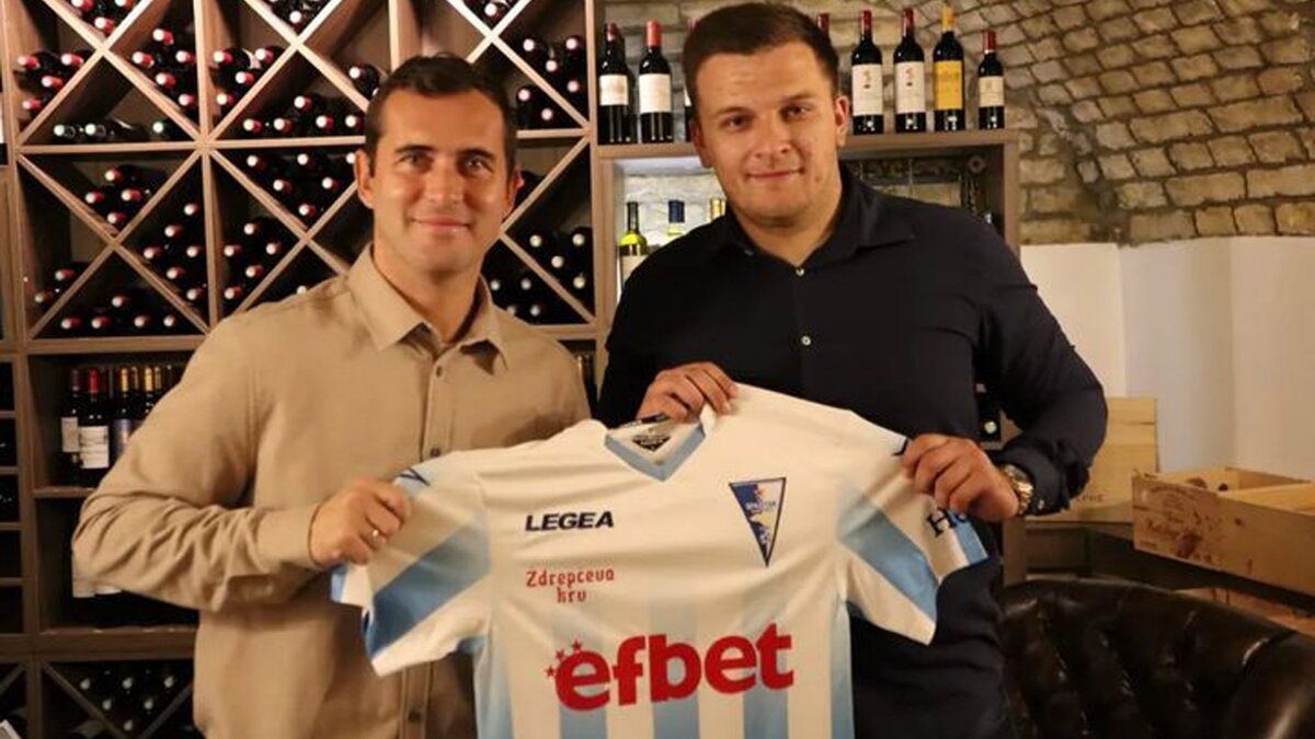     Сербский футбольный клуб «Спартак» из города Суботица подписал контракт с российским специалистом Александром Кержаковым. Контракт рассчитан на один год с возможностью продления, говорится в сообщении пресс-службы клуба.