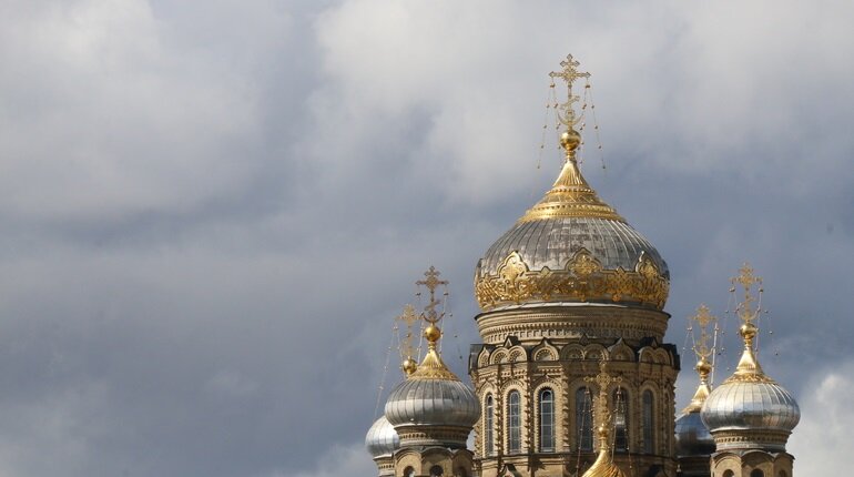    РПЦ назвала неуместным ограничение числа людей на службах в Петербурге. Фото: Baltphoto/Николай Овсянников