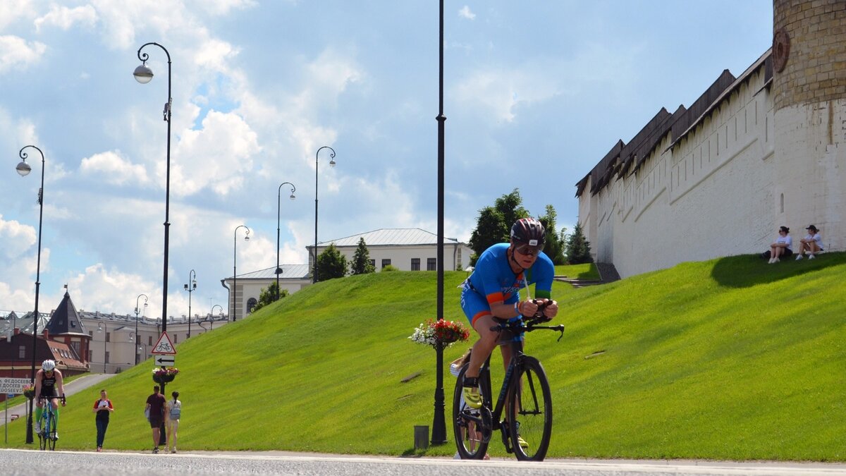     Власти Казани напомнили жителям города о перекрытии дорог 1 и 2 июля из-за проведения «Ночного велофеста». Об этом говорится в сообщении пресс-службы городской администрации.