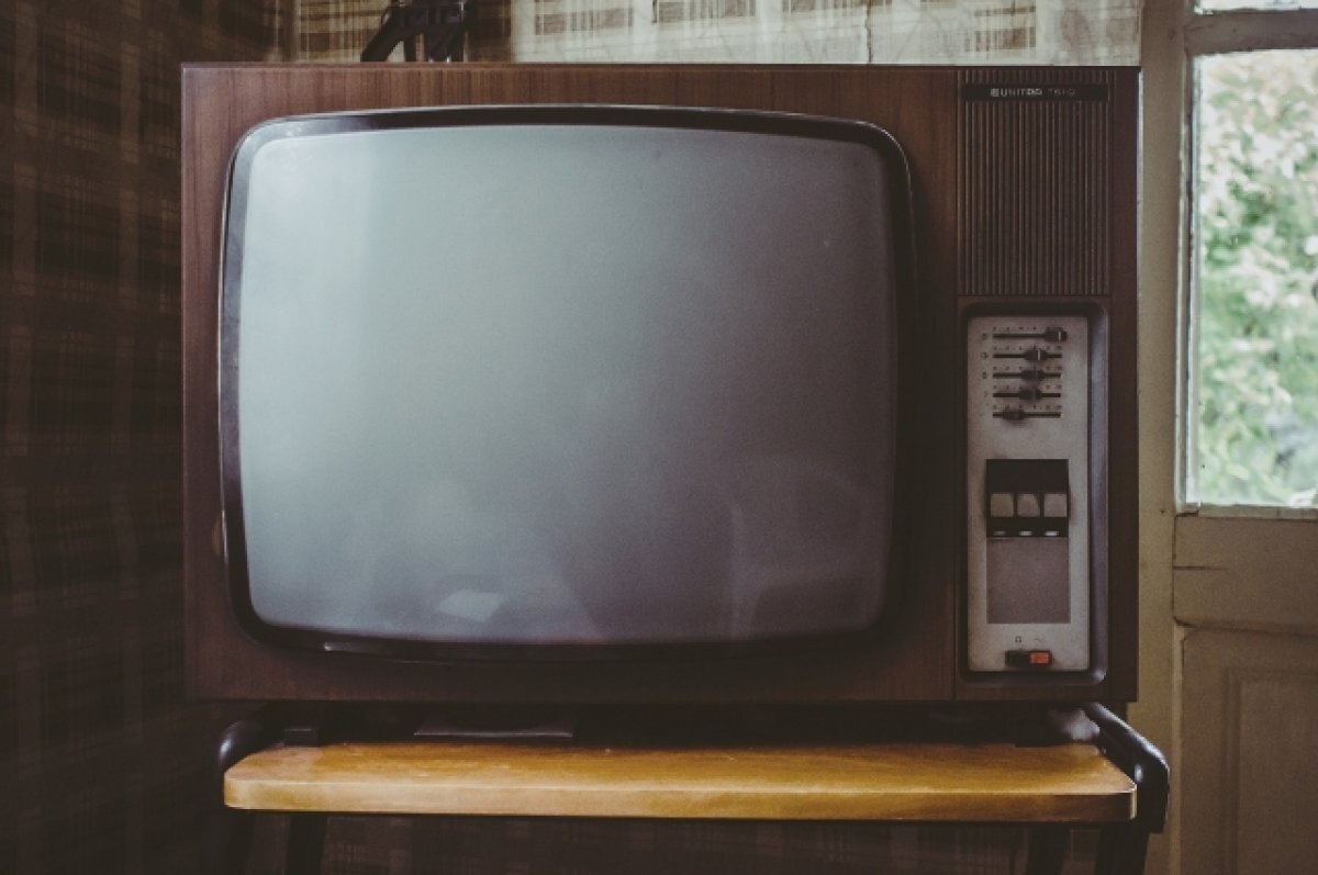    Мужчина выбросил телевизор с 18-го этажа и чуть не убил двух людей