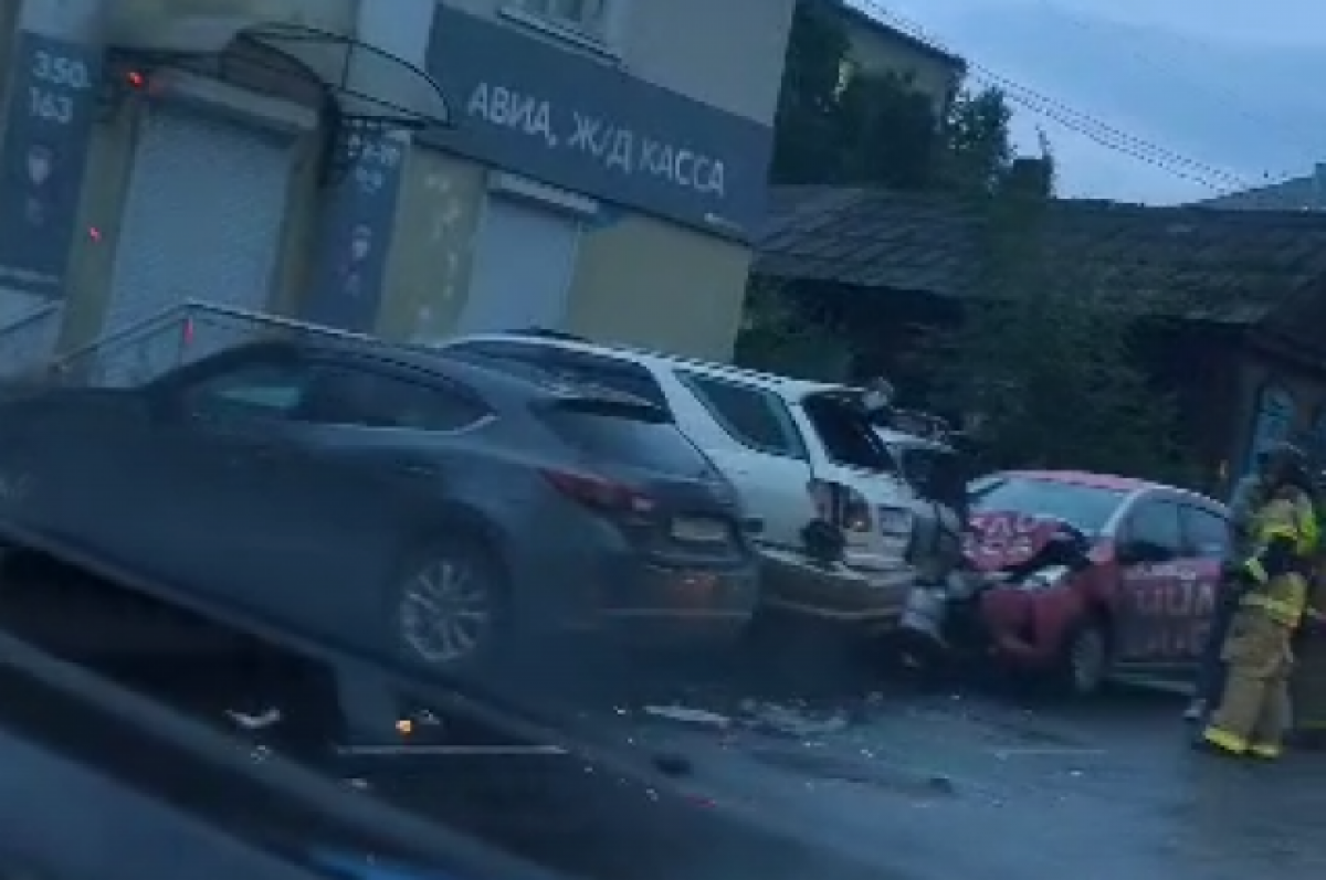    ДТП с шестью автомобилями произошло на улице Чкалова в Чите