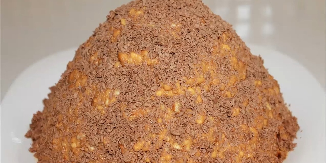 "Самый-самый" вкусный для меня торт "Муравейник", потому что так пекла его мама.