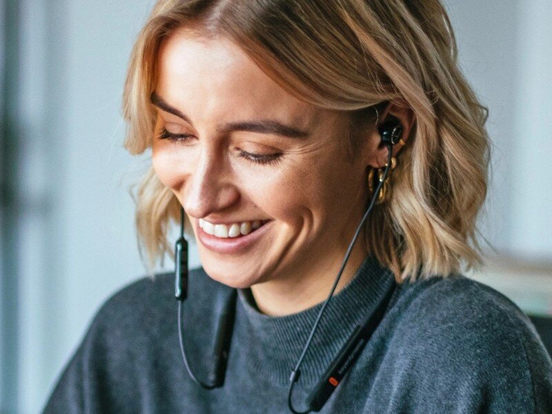    Beyerdynamic выпустила нашейные Bluetooth-наушники с 14 часами работы