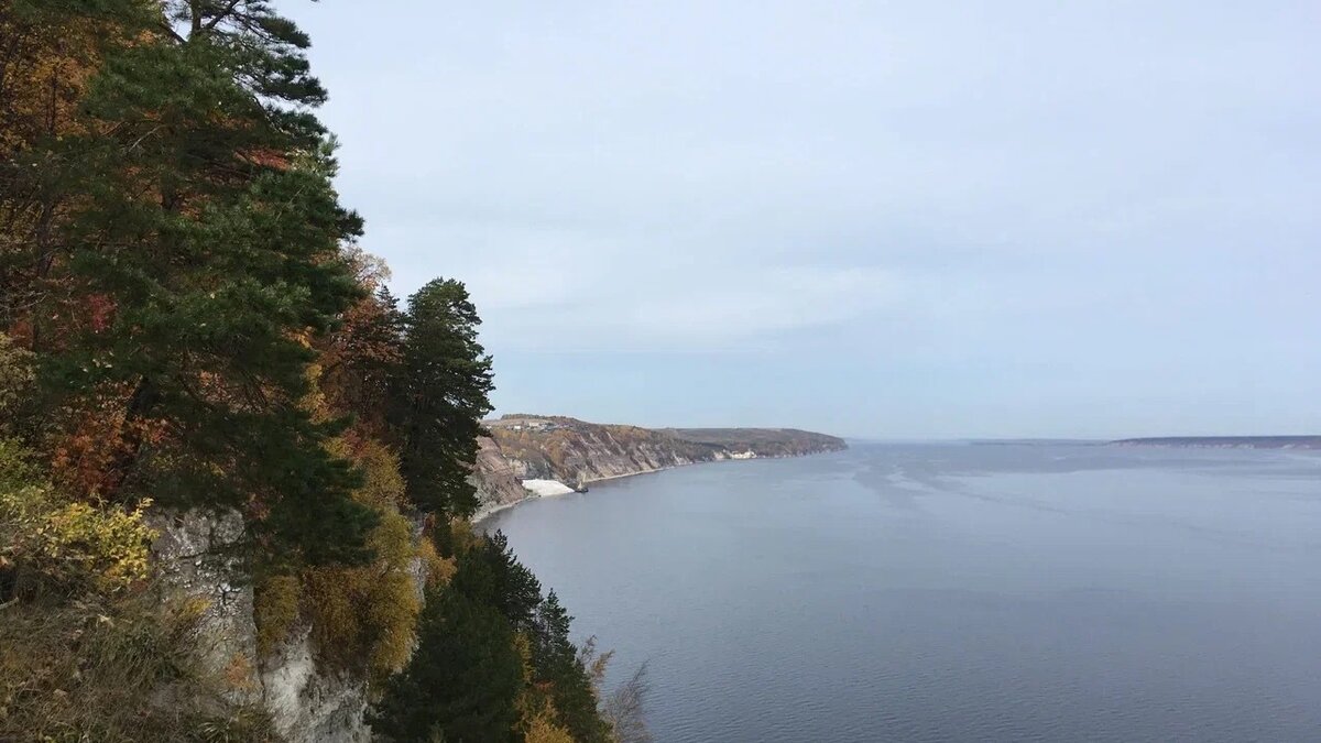     Сотрудники Росприроднадзора по Татарстану и Казанской природоохранной прокуратуры выехали к гостиничному комплексу «Камский трофей». Ведомства получили информацию о нарушениях природоохранного законодательства при осуществлении строительства.