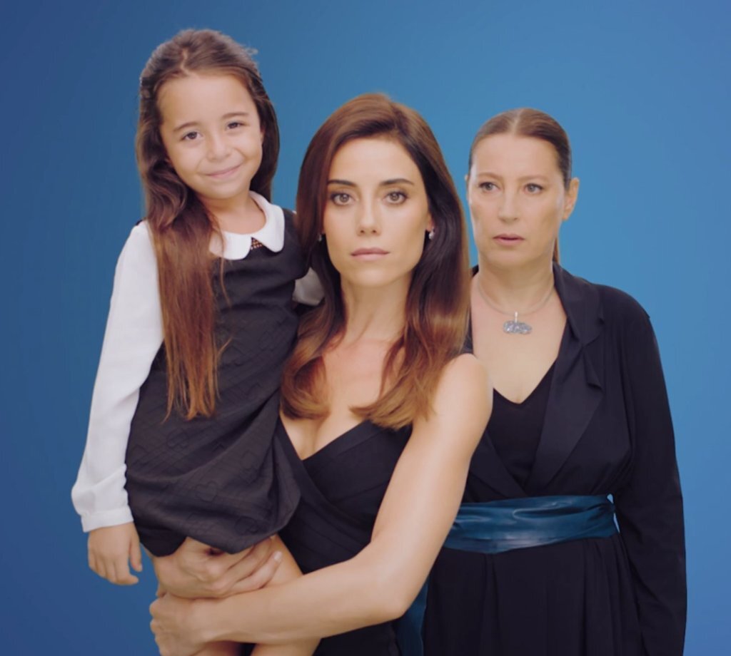 Кто играет в моей маме. Джансу дере зейнеп. Кто играет в моей маме. Джансу дере с вахиде. Кто играет в моей маме.