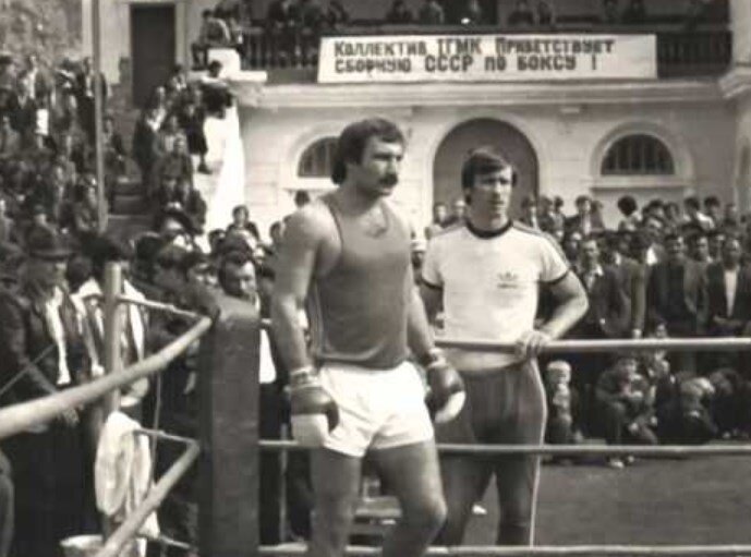 [caption id="attachment_375100" align="aligncenter" width="689"] Фото: foto-history.livejournal.com советский боксер Александр Геннадьевич Ягубкин со своим наставником[/caption]