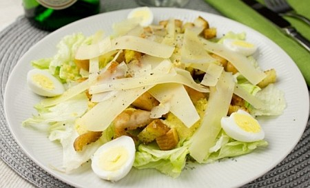 Вот так выглядит салат "Цезарь"