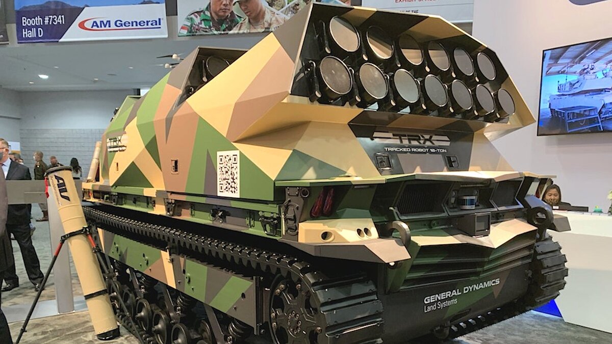 Блок из 13 пусковых установок высокоточного боеприпаса Switchblade-600. Слева от машины переносная ПУ для него (фото twitter@aerovironment).