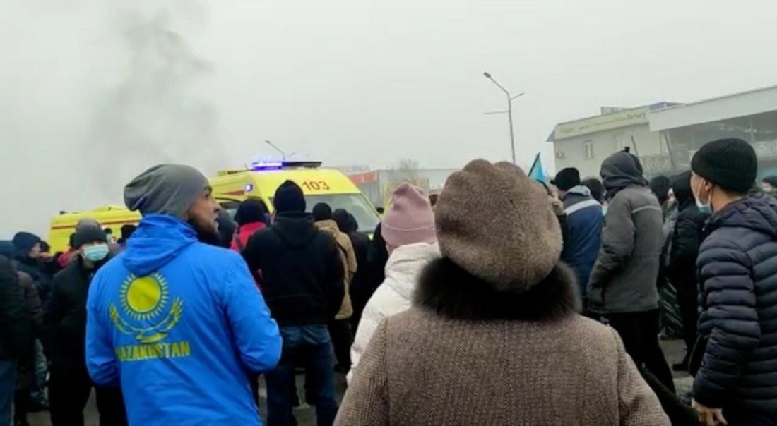 Люди на улице в Алма-Ате. В Казахстане проходят массовые акции, вызванные ростом цен на сжиженный нефтяной газ / © 2022 МИА РОССИЯ СЕГОДНЯ