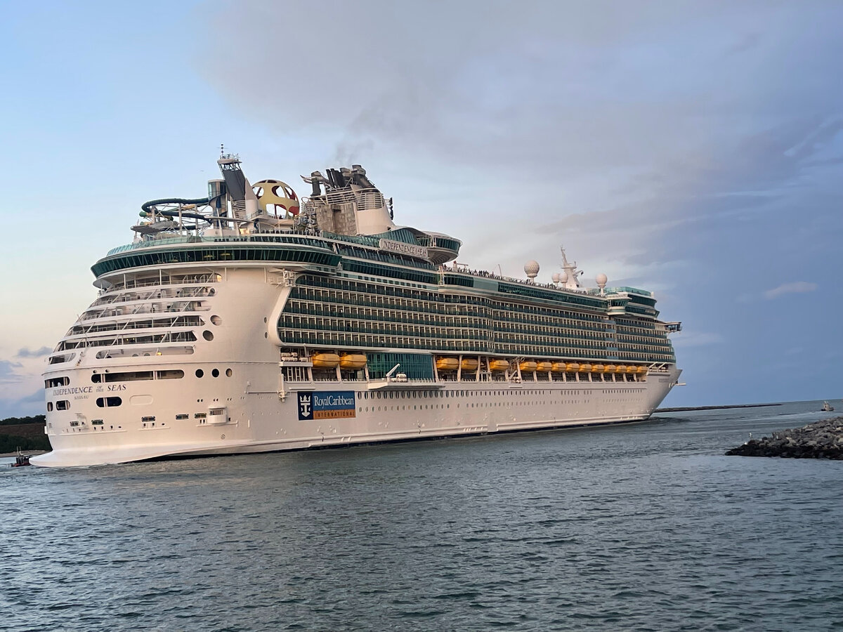 Independance of the seas leaving Port Canaveral