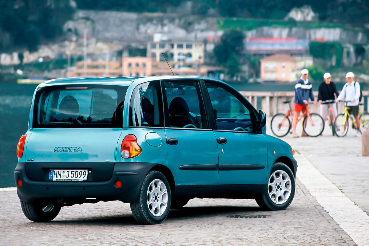 Fiat Multipla и нога