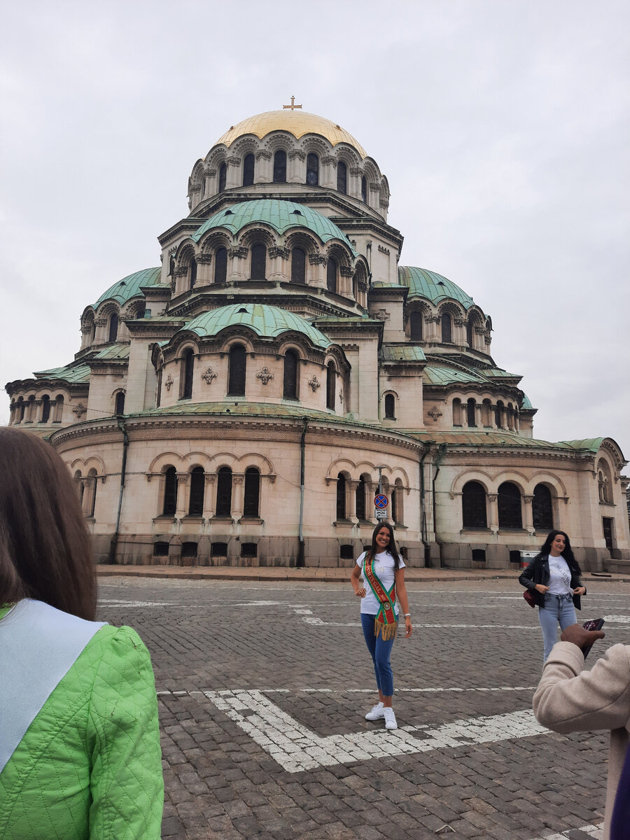 Собор Александра Невского в Софии и миссис Португалия. Фото автора