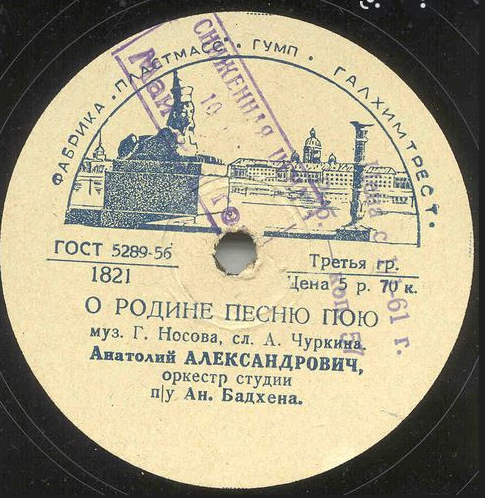 девушка в наушниках поет. девушка с микрофоном фон. девочка поет. песня я пою слова. пение надпись.