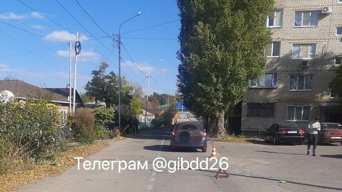     13-летний мальчик попал под колеса машины в субботу днем в Новоалександровске , сообщает УГИБДД по региону.