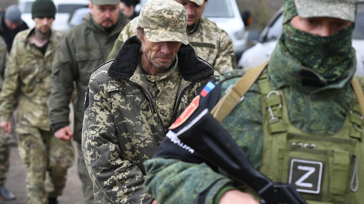 Взяли в плен украинских. Взяли в плен украинских. Российские солдаты попали в плен. Взяли в плен украинских. Взяли в плен украинских.