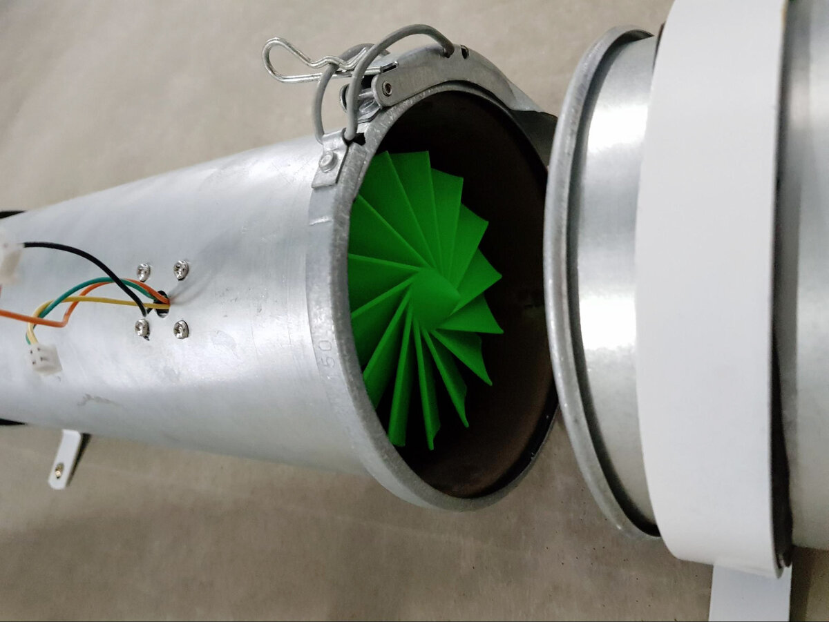 Для эксперимента Джеймс Дэвисон заказал специальный анемометр и встроил его в трубу ростера. © baristahustle.com