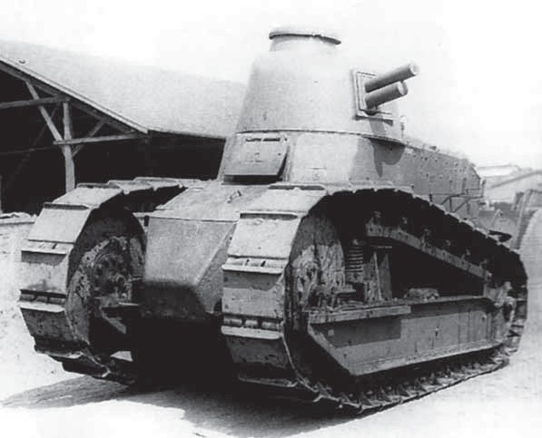 Первый прототип пушечного танка с макетом пушки в литой башне Рено, июль 1917