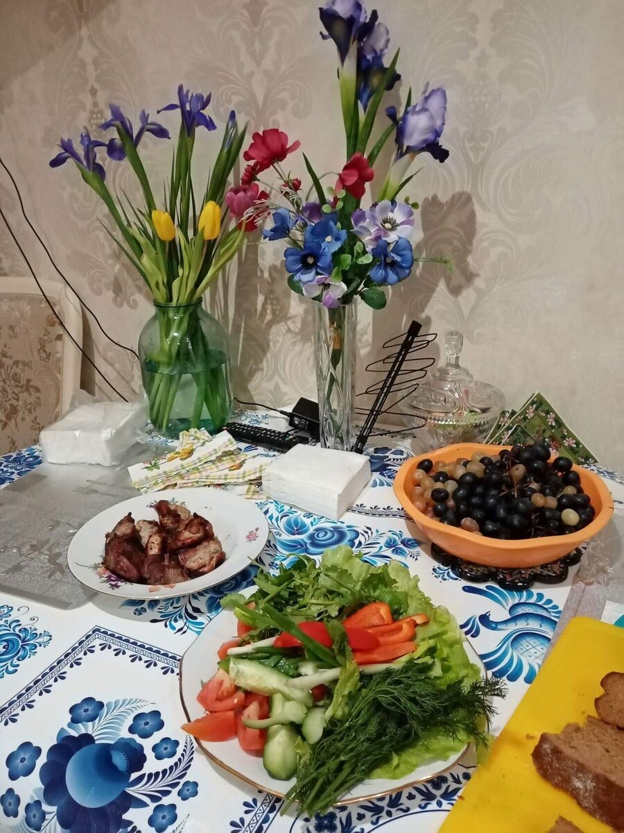 Наша скромная трапеза на даче