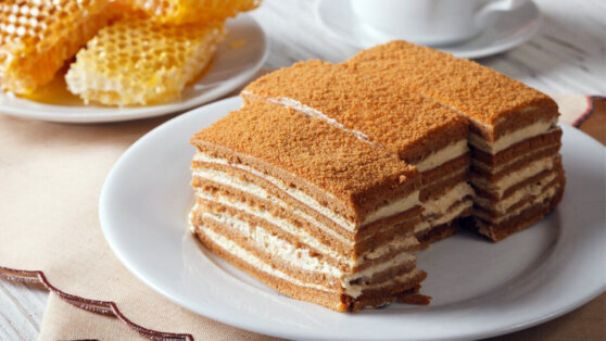    Как приготовить вкусный медовик и на чем сэкономить: советы опытных кулинаров Ирина Петрова