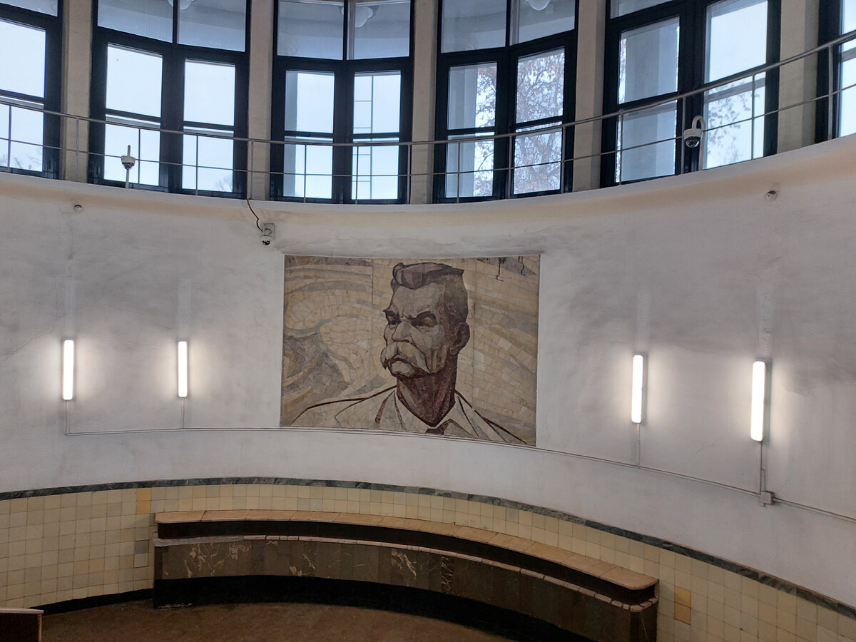 Портрет Горького на "Парке Культуры"