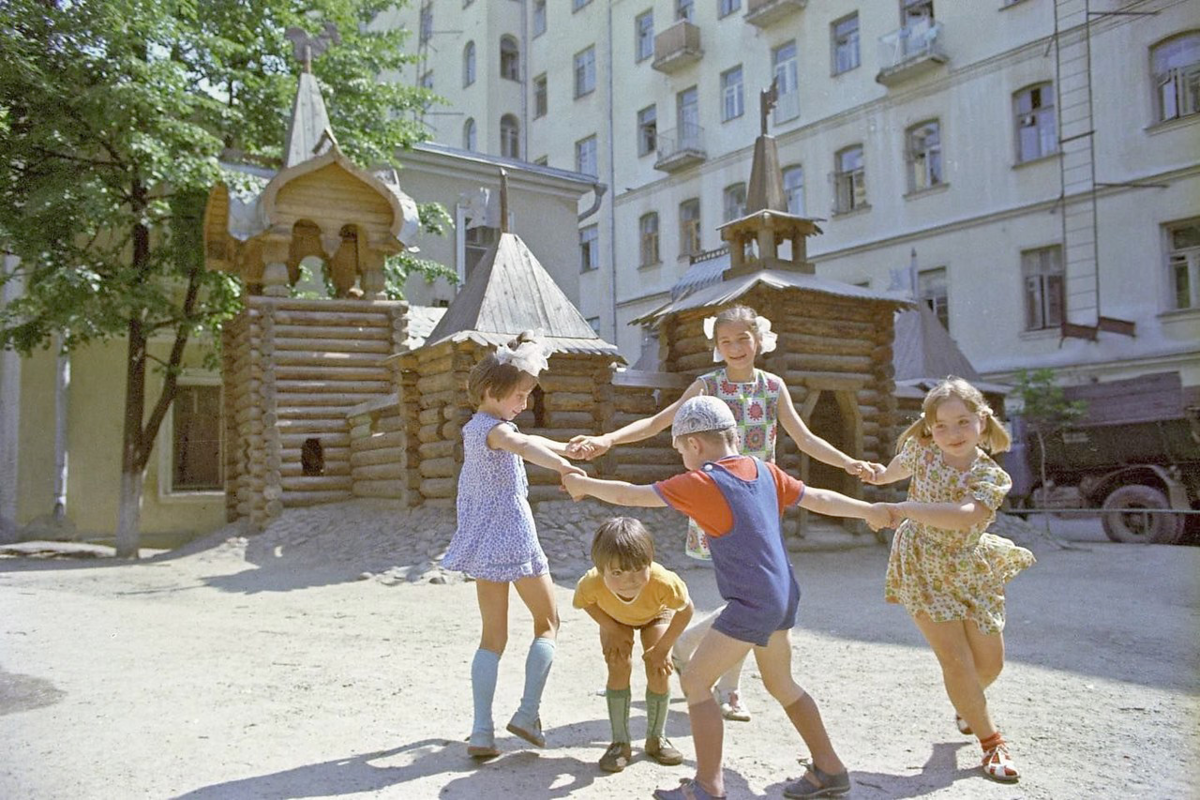 двор детства. дворовые гитаристы. дин конгер фото. дворовые посиедки ы в ссср. 70-е двор ссср.