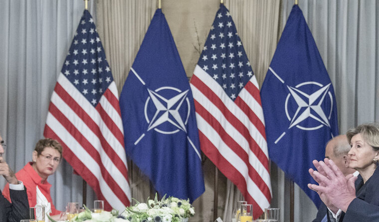    Агрессивная политика США и НАТО подтолкнет другие страны к союзу с Россией