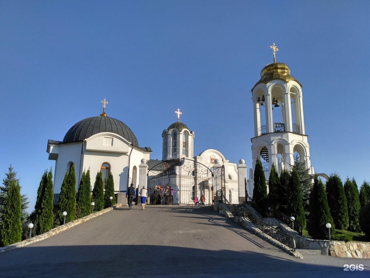 Под пятигорском. Свято-Георгиевский женский монастырь Кисловодск. Георгиевский монастырь Ессентуки. Женский монастырь в Ессентуках. Свято Георгиевский женский монастырь Ессентуки официальный сайт.