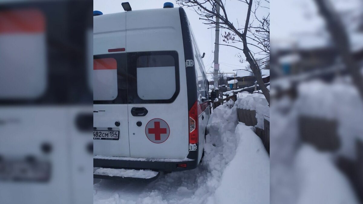 В частном секторе Новосибирска застряла в снегу скорая помощь | Atas.info |  Дзен