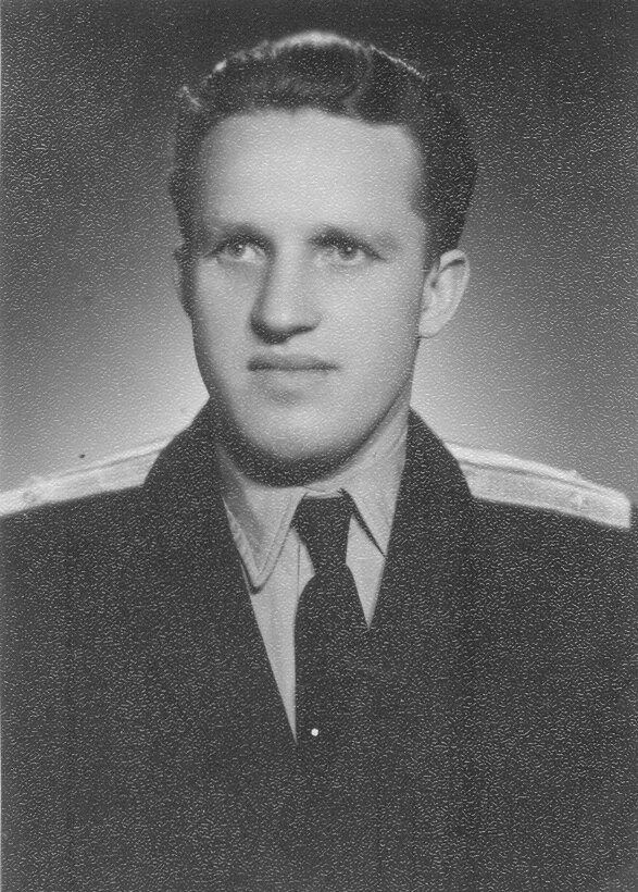Мой папа Яков Егорович. В 1960-е учился в Школе МВД в Литве