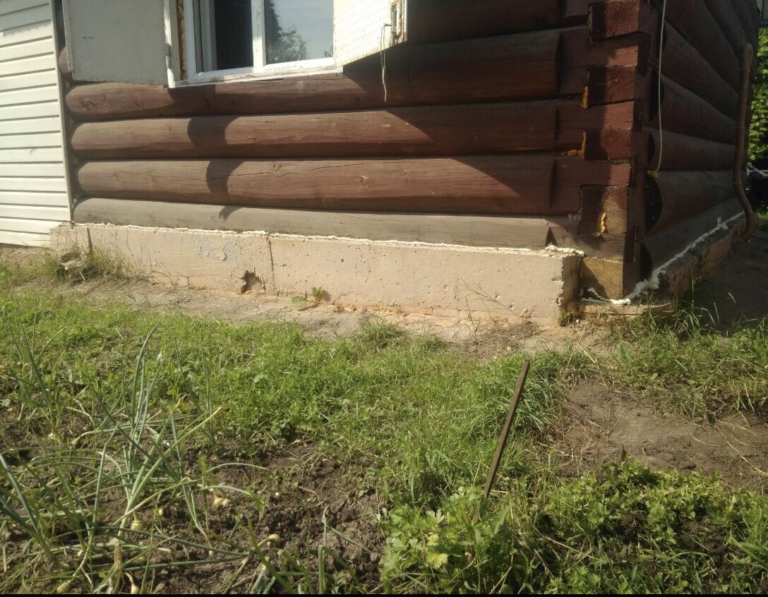Сруб не изолирован от фундамента 